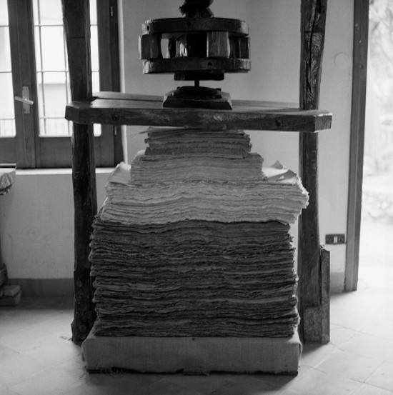 Alte italienische Traditionen die Papierherstellung in Amalfi